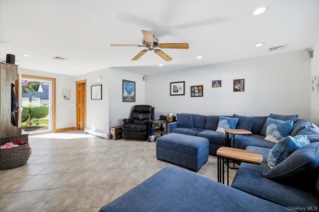 27 Welcome Lane, Wantagh, NY 11793