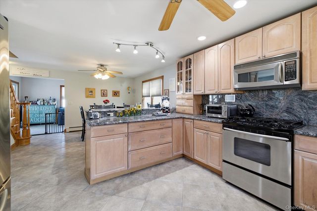 27 Welcome Lane, Wantagh, NY 11793