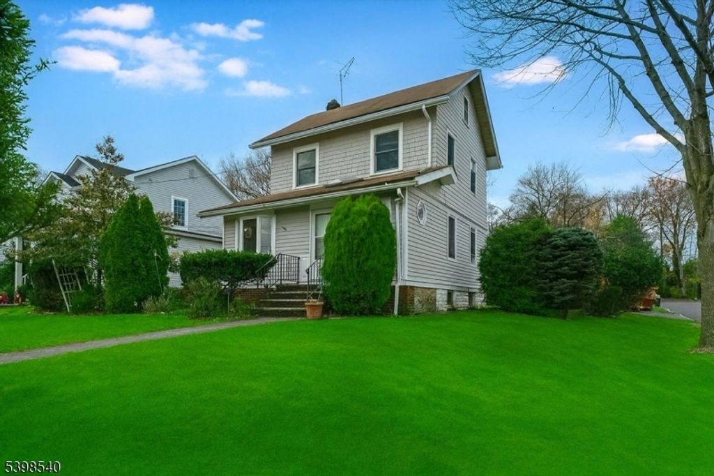 902 Center St, Garwood Boro, NJ 07027