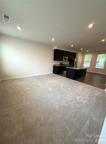 4136 Auburn Oak Lane, Charlotte, NC 28208