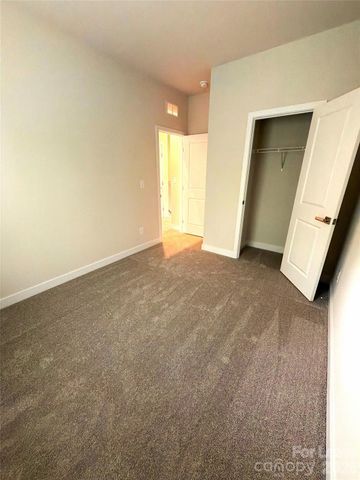 4136 Auburn Oak Lane, Charlotte, NC 28208