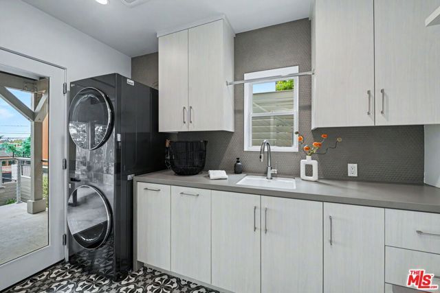 922 Berkeley Street, Santa Monica, CA 90403