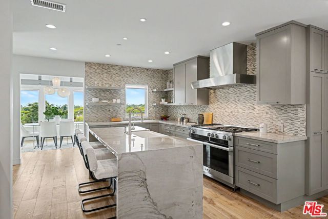 922 Berkeley Street, Santa Monica, CA 90403