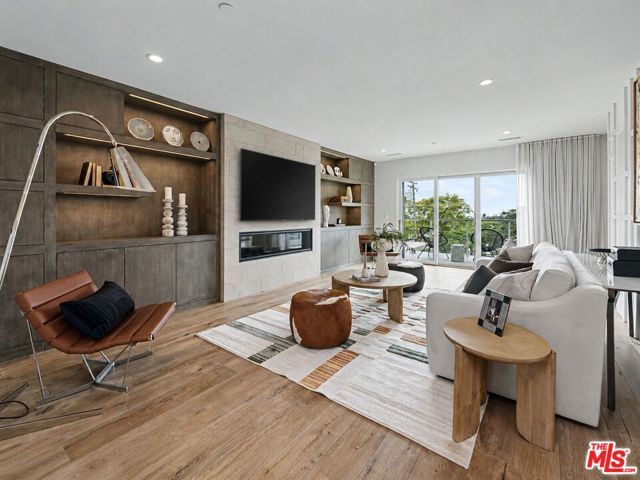 922 Berkeley Street, Santa Monica, CA 90403