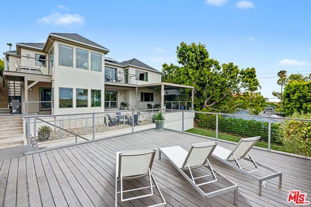 922 Berkeley Street, Santa Monica, CA 90403