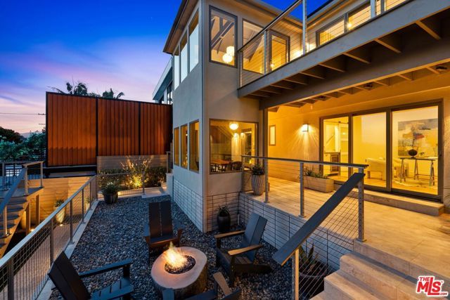 922 Berkeley Street, Santa Monica, CA 90403