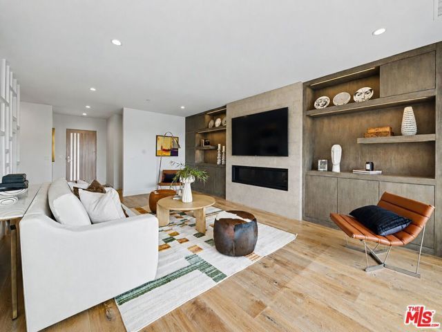 922 Berkeley Street, Santa Monica, CA 90403