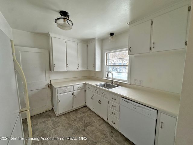 2345 Lyons Avenue, Lansing, MI 48910