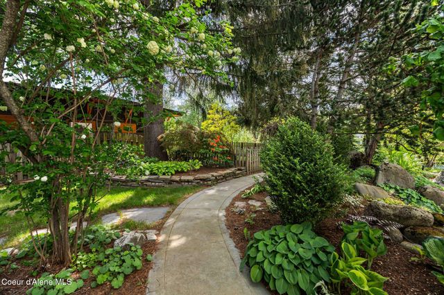207 Birch Banks Road, Sagle, ID 83860