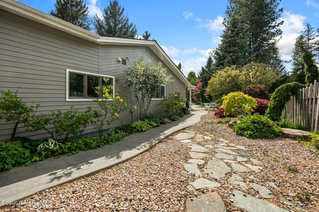 207 Birch Banks Road, Sagle, ID 83860