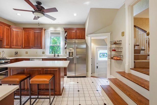 605 W Wisconsin AVENUE, Oconomowoc, WI 53066