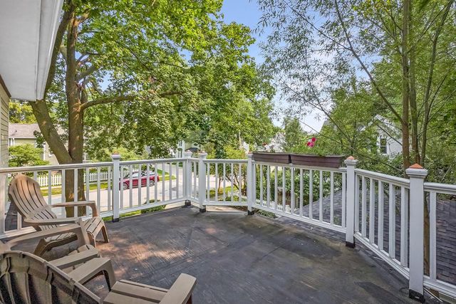605 W Wisconsin AVENUE, Oconomowoc, WI 53066