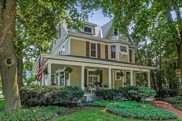 605 W Wisconsin AVENUE, Oconomowoc, WI 53066