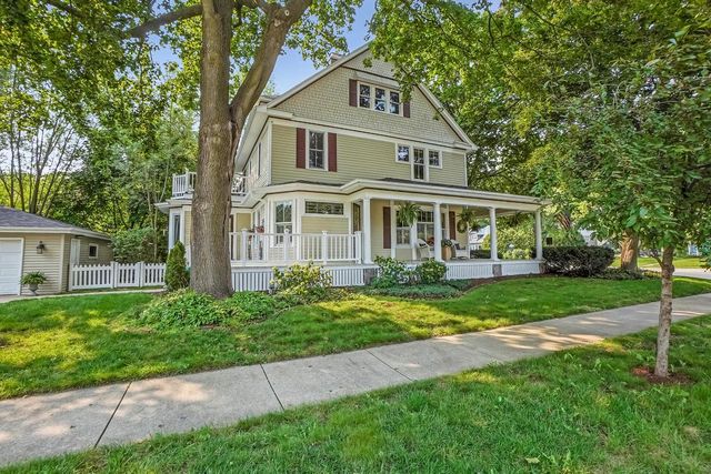 605 W Wisconsin AVENUE, Oconomowoc, WI 53066