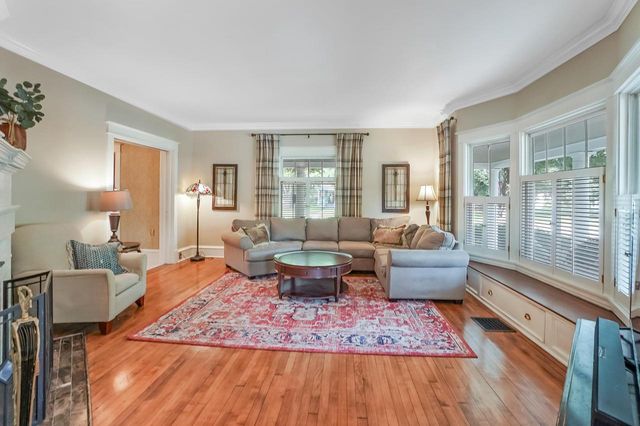 605 W Wisconsin AVENUE, Oconomowoc, WI 53066