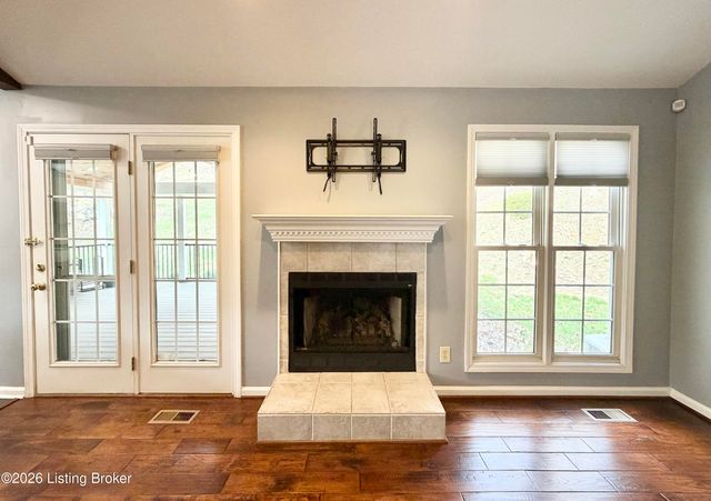 3410 Hardwood Forest Dr, Louisville, KY 40214