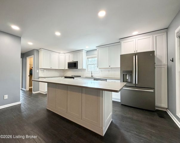 3410 Hardwood Forest Dr, Louisville, KY 40214