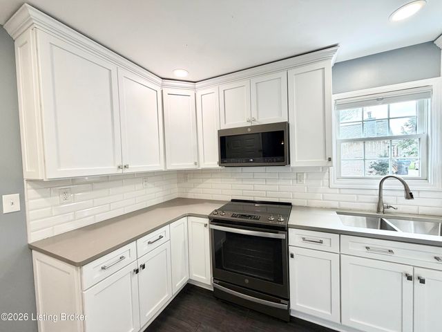 3410 Hardwood Forest Dr, Louisville, KY 40214