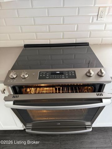 3410 Hardwood Forest Dr, Louisville, KY 40214