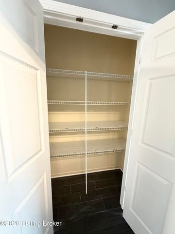 3410 Hardwood Forest Dr, Louisville, KY 40214