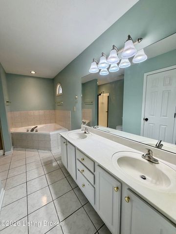 3410 Hardwood Forest Dr, Louisville, KY 40214