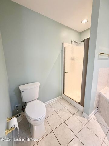 3410 Hardwood Forest Dr, Louisville, KY 40214