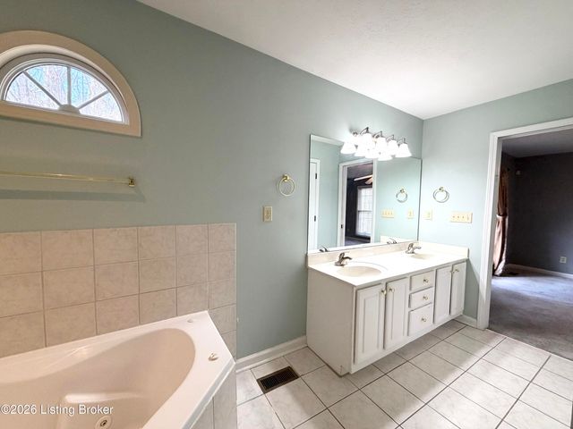 3410 Hardwood Forest Dr, Louisville, KY 40214