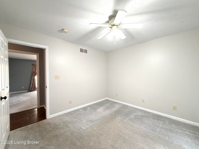 3410 Hardwood Forest Dr, Louisville, KY 40214