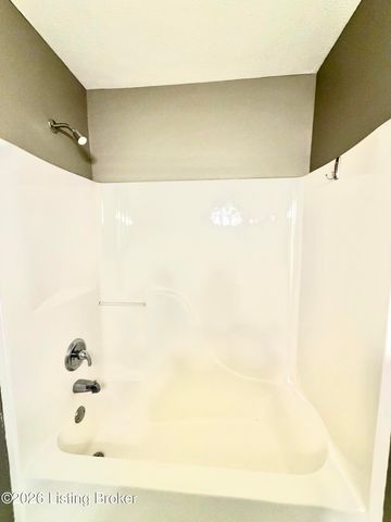 3410 Hardwood Forest Dr, Louisville, KY 40214