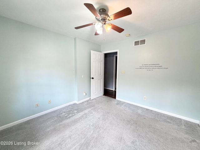 3410 Hardwood Forest Dr, Louisville, KY 40214