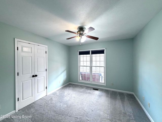 3410 Hardwood Forest Dr, Louisville, KY 40214