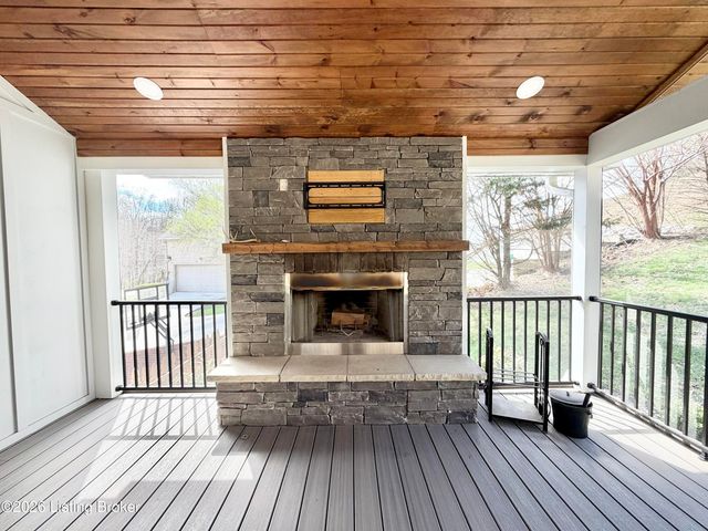 3410 Hardwood Forest Dr, Louisville, KY 40214