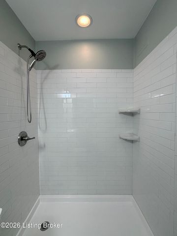 3410 Hardwood Forest Dr, Louisville, KY 40214