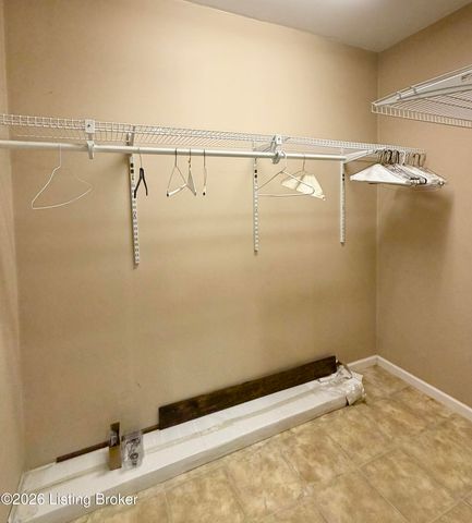 3410 Hardwood Forest Dr, Louisville, KY 40214