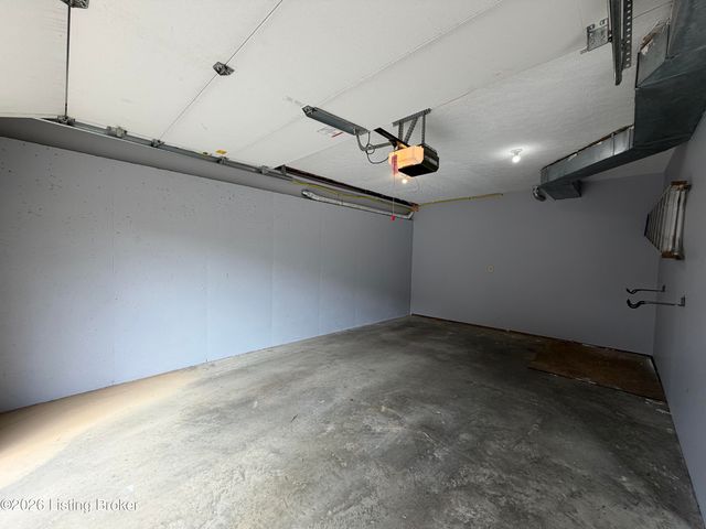 3410 Hardwood Forest Dr, Louisville, KY 40214