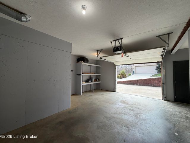 3410 Hardwood Forest Dr, Louisville, KY 40214