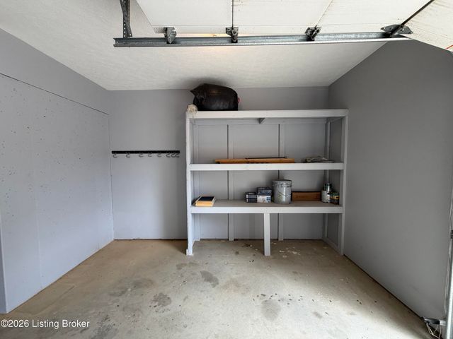 3410 Hardwood Forest Dr, Louisville, KY 40214