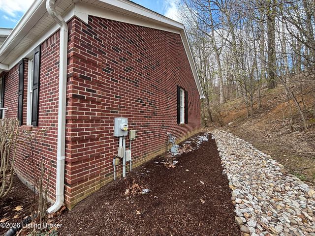 3410 Hardwood Forest Dr, Louisville, KY 40214