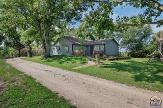 1501 NE Calhoun Bluff TER, Topeka, KS 66617