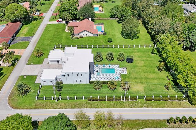 11201 SW 3rd Street, Plantation, FL 33325