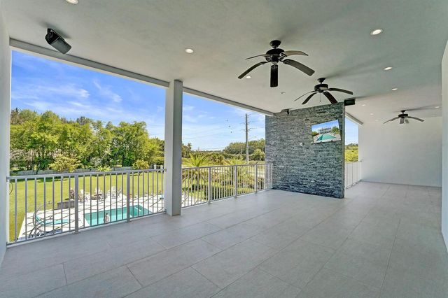 11201 SW 3rd Street, Plantation, FL 33325