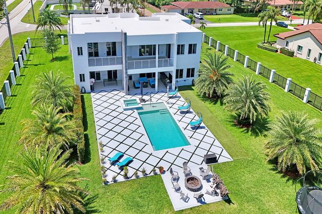 11201 SW 3rd Street, Plantation, FL 33325