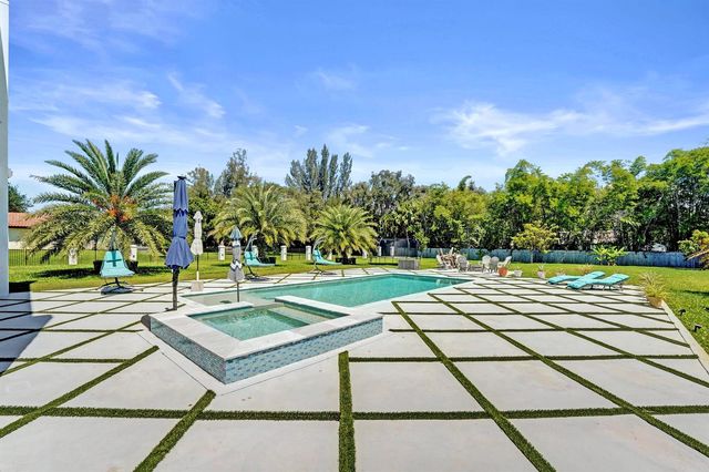 11201 SW 3rd Street, Plantation, FL 33325