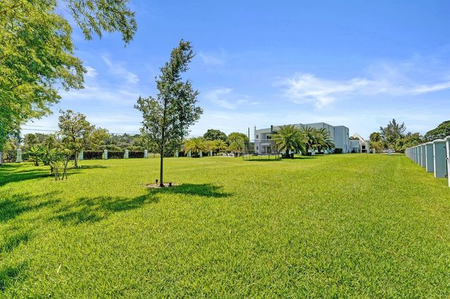 11201 SW 3rd Street, Plantation, FL 33325