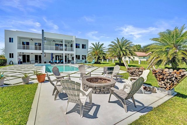 11201 SW 3rd Street, Plantation, FL 33325