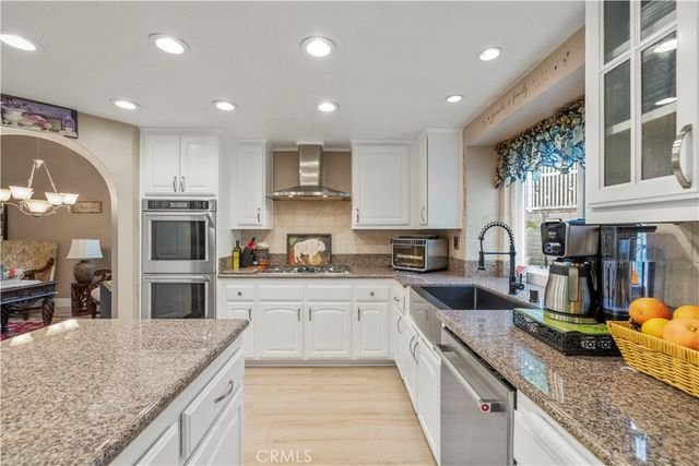 28948 Shadow Valley, Saugus, CA 91390