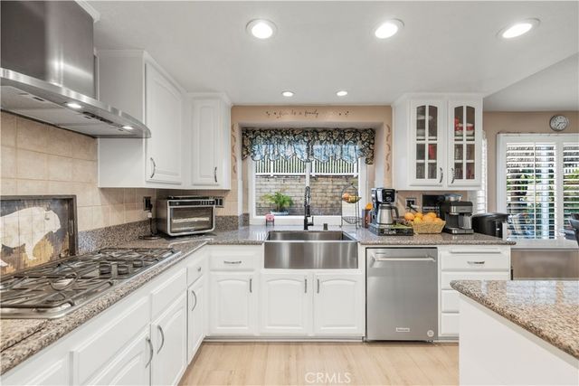 28948 Shadow Valley, Saugus, CA 91390