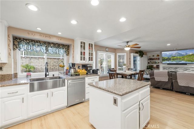 28948 Shadow Valley, Saugus, CA 91390