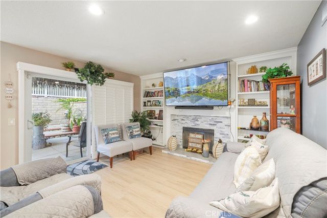 28948 Shadow Valley, Saugus, CA 91390