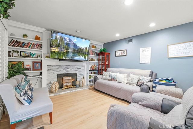 28948 Shadow Valley, Saugus, CA 91390